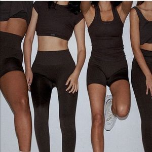 SET ACTIVE workout set in size XS. Color- Espresso